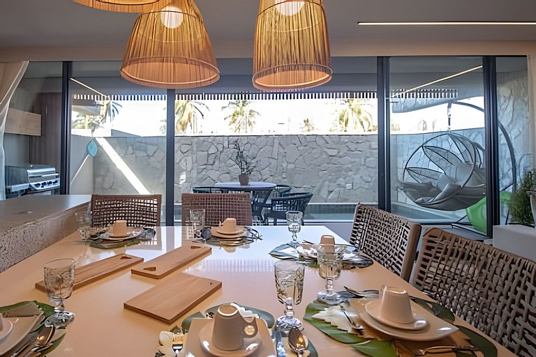 Triplex with 3 suites, pool and hot tub for up to 12 people