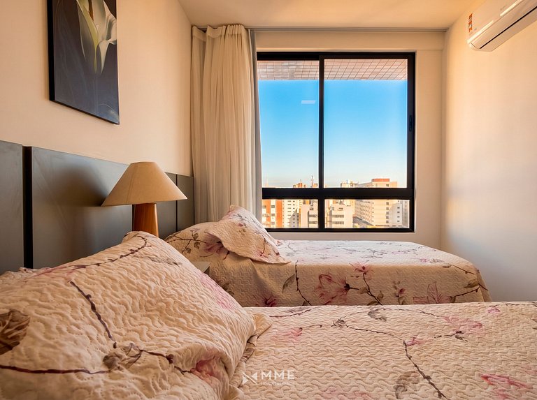 Apartment with a View 3 Minutes from the Beach by MME