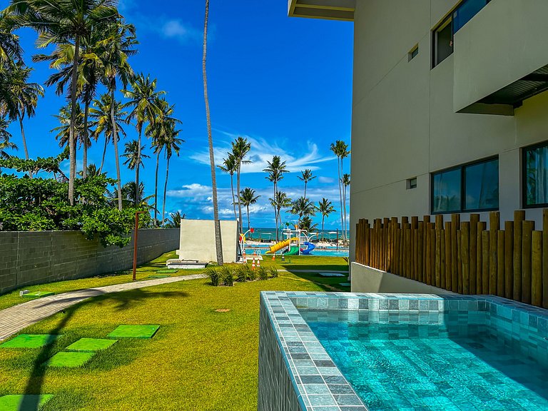 Apartamento a pie de playa en resort con piscina privada por
